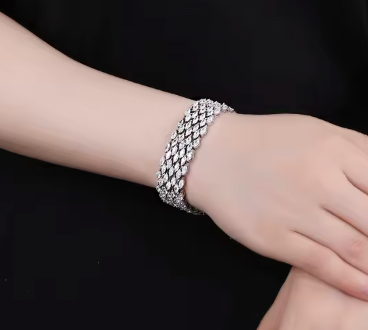 The Lyon Bracelent