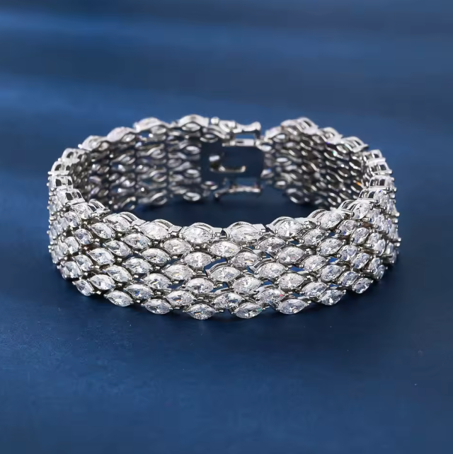 The Lyon Bracelent